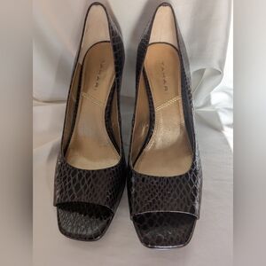 Tahari - brown "snakeskin" peep-toe heels - 8M